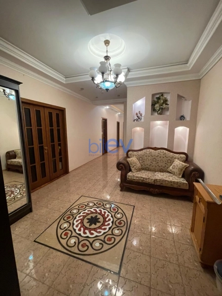 Aylıq Kirayə 4 otaqlı Yeni Tikili bina evi  170m², Bakı