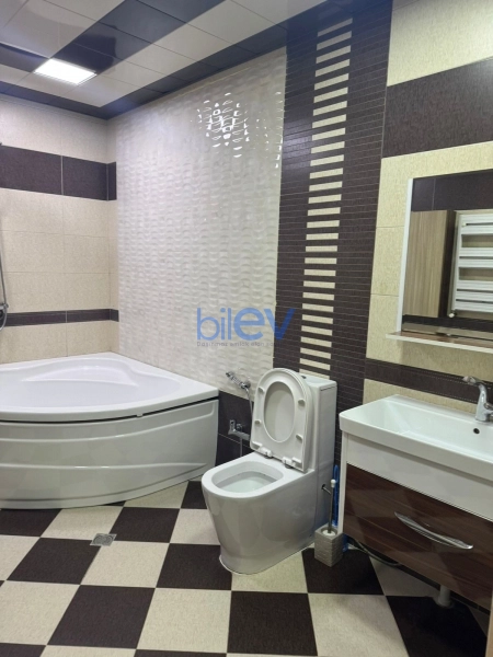 Aylıq Kirayə 3 otaqlı Yeni Tikili bina evi  150m², Bakı