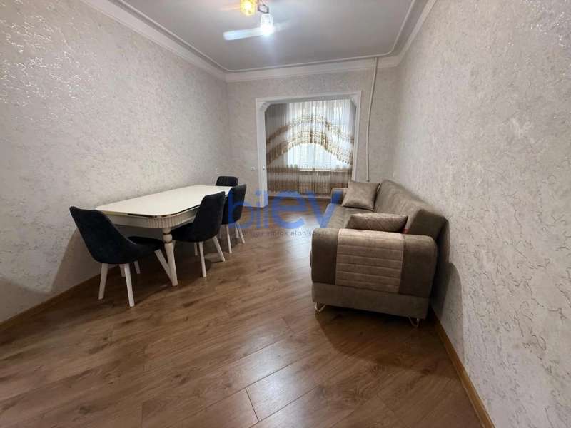 Aylıq Kirayə 3 otaqlı Köhnə Tikili bina evi  80m², Bakı