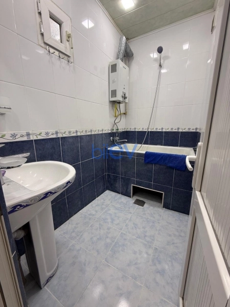 Aylıq Kirayə 3 otaqlı Köhnə Tikili bina evi  80m², Bakı