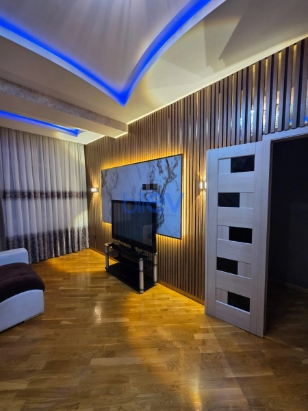 Aylıq Kirayə 3 otaqlı Yeni Tikili bina evi  100m², Bakı