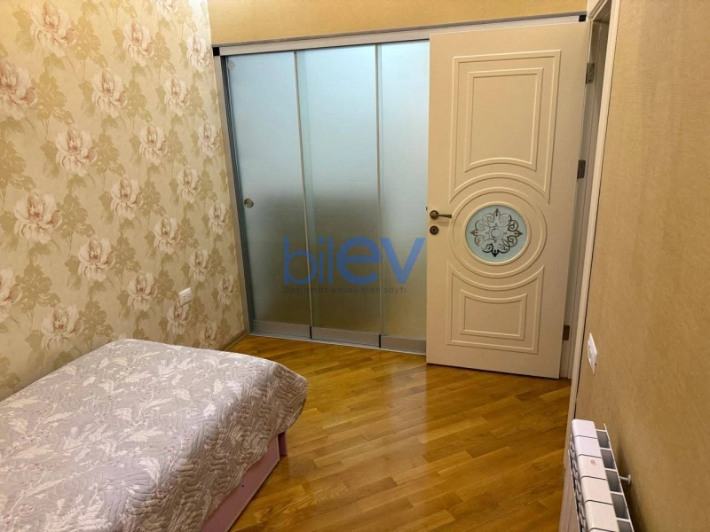 Aylıq Kirayə 4 otaqlı Yeni Tikili bina evi  110m², Bakı