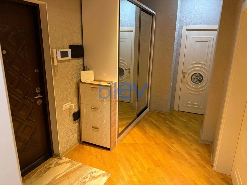 Aylıq Kirayə 4 otaqlı Yeni Tikili bina evi  110m², Bakı