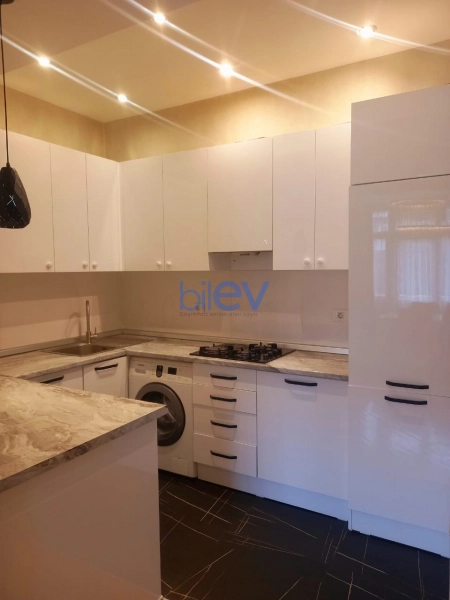 Aylıq Kirayə 3 otaqlı Yeni Tikili bina evi  82m², Bakı