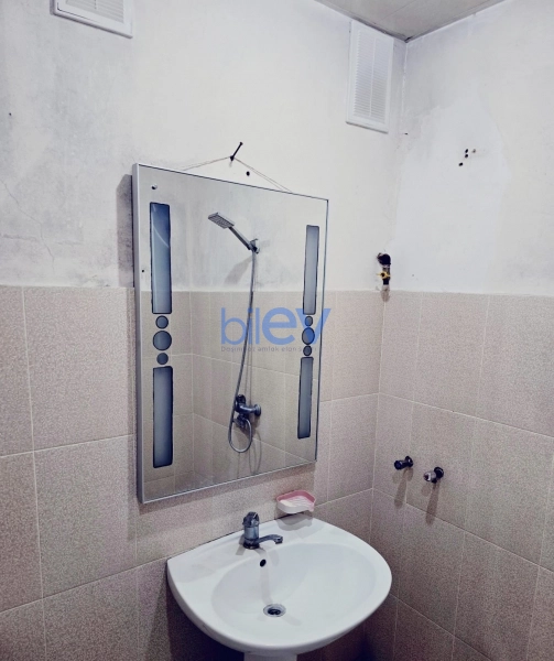 Aylıq Kirayə 1 otaqlı Köhnə Tikili bina evi  40m², Bakı