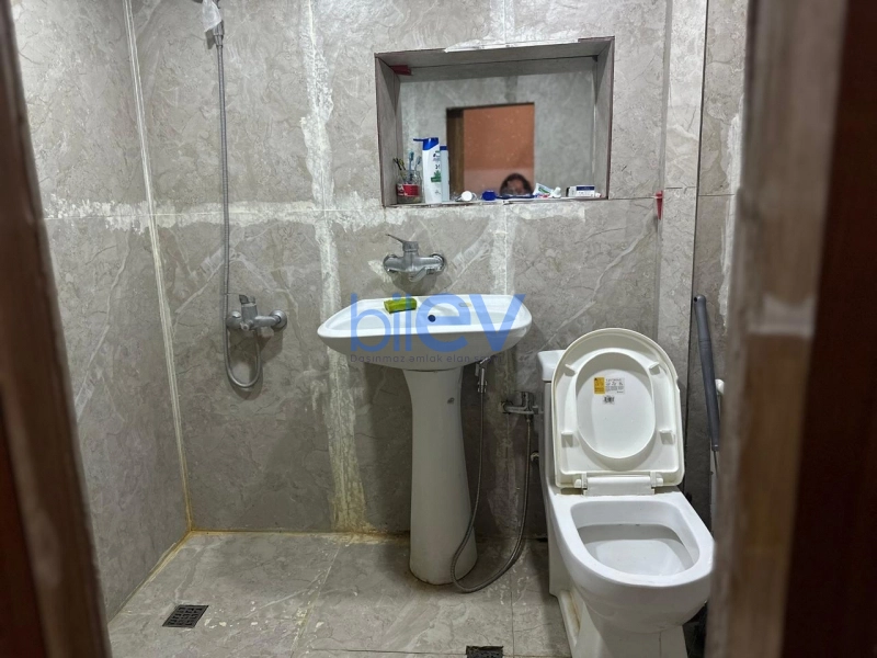Aylıq Kirayə 2 otaqlı Köhnə Tikili bina evi  60m², Bakı