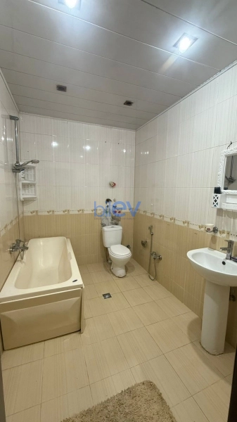 Aylıq Kirayə 3 otaqlı Yeni Tikili bina evi  70m², Bakı