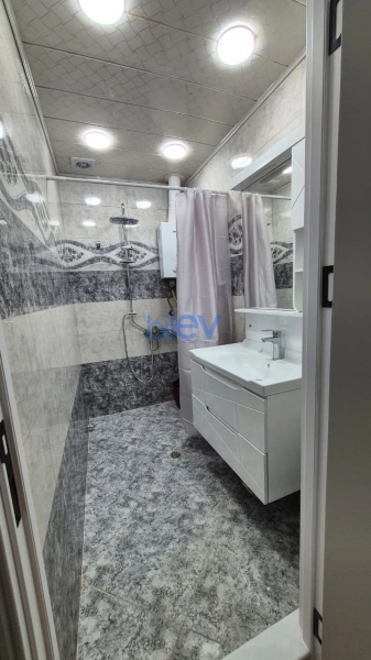 Satış 3 otaqlı Köhnə Tikili bina evi  75m², Bakı