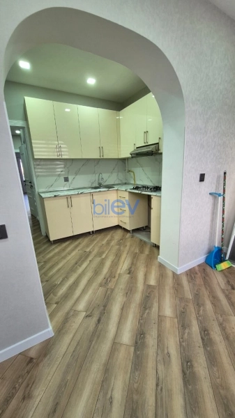 Satış 3 otaqlı Köhnə Tikili bina evi  75m², Bakı