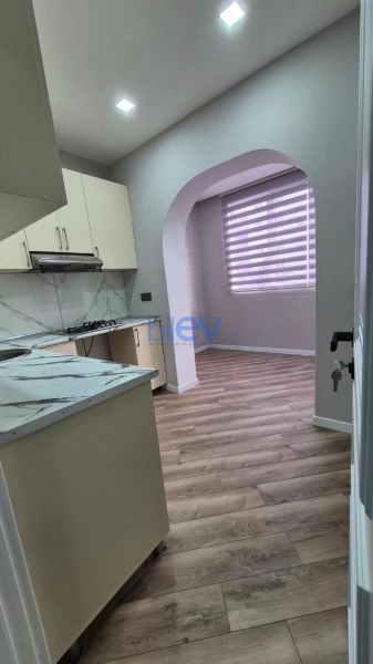 Satış 3 otaqlı Köhnə Tikili bina evi  75m², Bakı