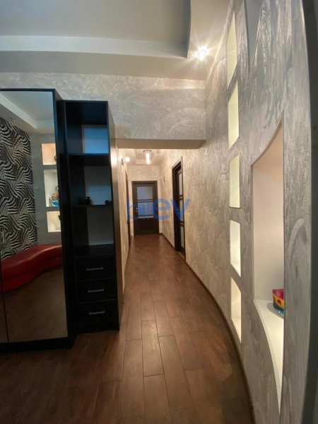 Aylıq Kirayə 3 otaqlı Yeni Tikili bina evi  130m², Bakı