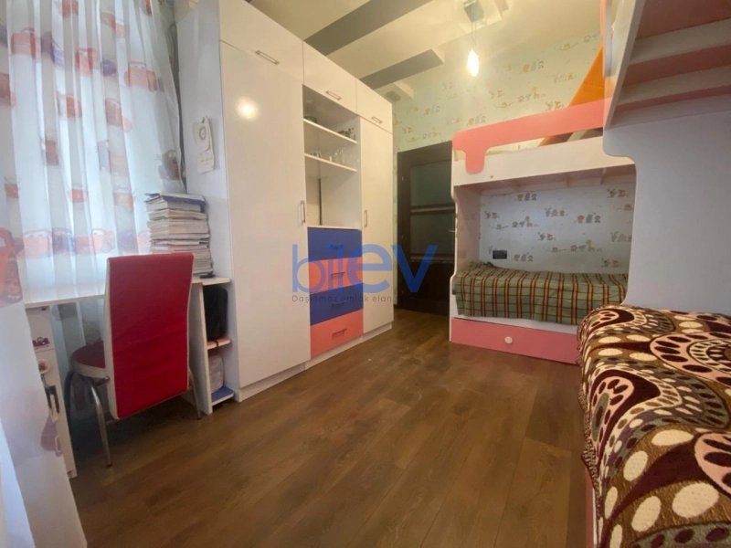 Aylıq Kirayə 3 otaqlı Yeni Tikili bina evi  130m², Bakı