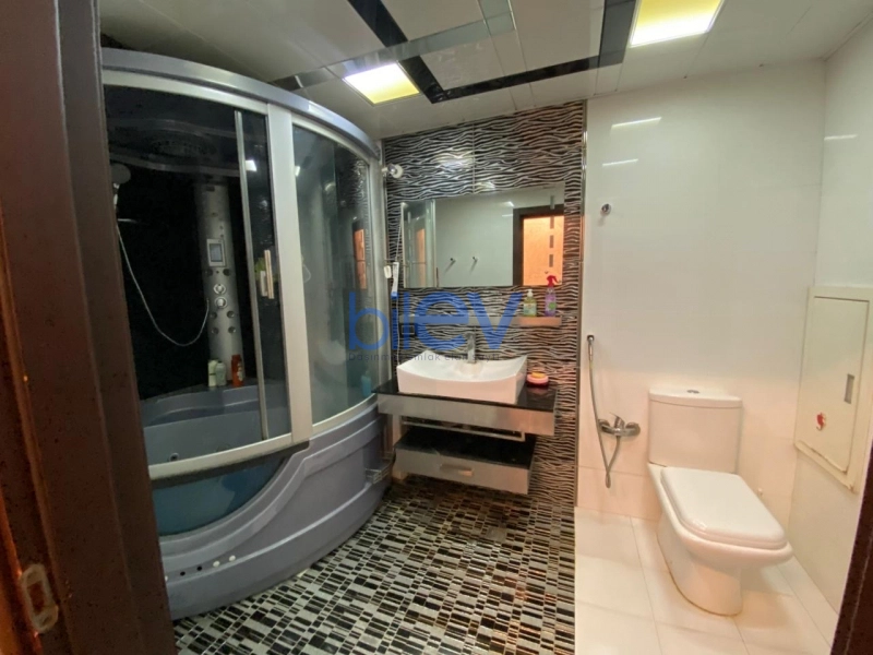 Aylıq Kirayə 3 otaqlı Yeni Tikili bina evi  130m², Bakı