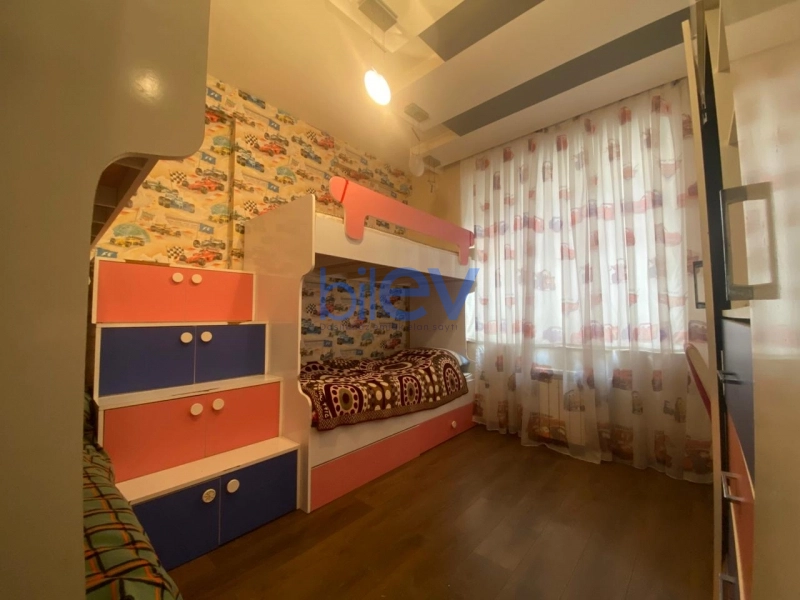 Aylıq Kirayə 3 otaqlı Yeni Tikili bina evi  130m², Bakı