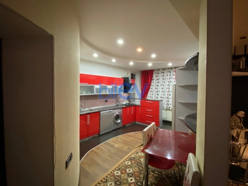 Aylıq Kirayə 3 otaqlı Yeni Tikili bina evi  130m², Bakı