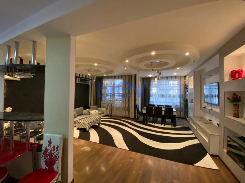 Aylıq Kirayə 3 otaqlı Yeni Tikili bina evi  130m², Bakı