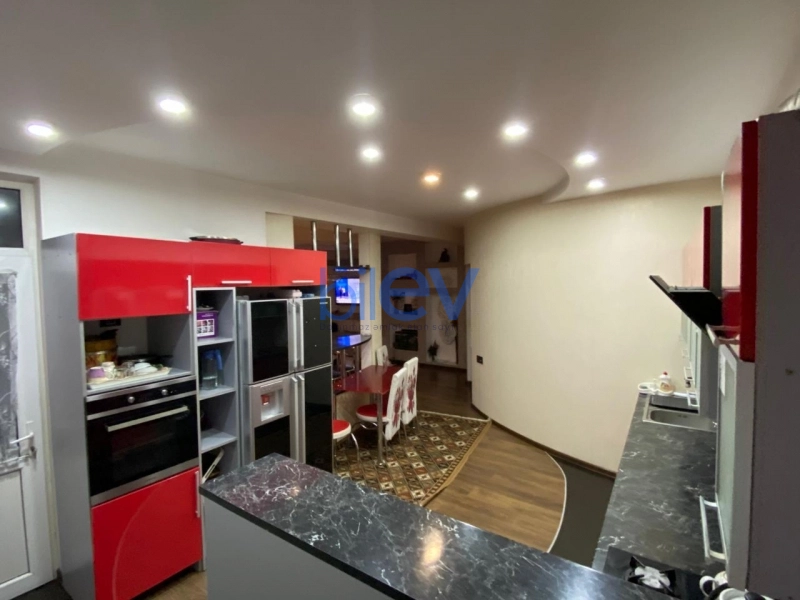 Aylıq Kirayə 3 otaqlı Yeni Tikili bina evi  130m², Bakı