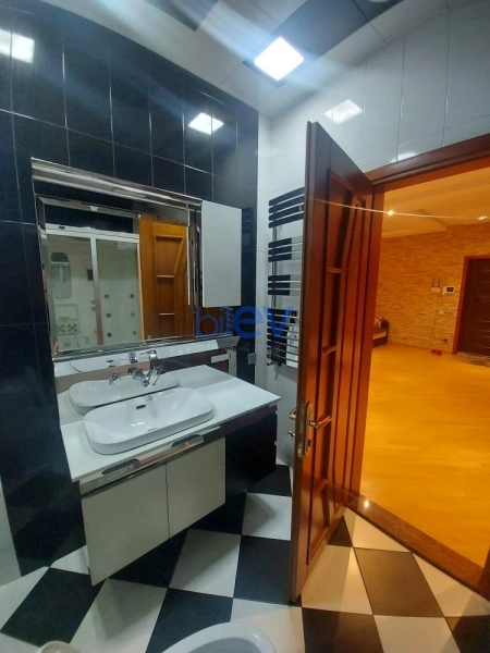 Aylıq Kirayə 2 otaqlı Yeni Tikili bina evi  106m², Bakı