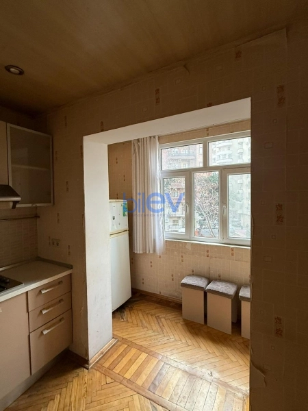 Aylıq Kirayə 2 otaqlı Köhnə Tikili bina evi  75m², Bakı
