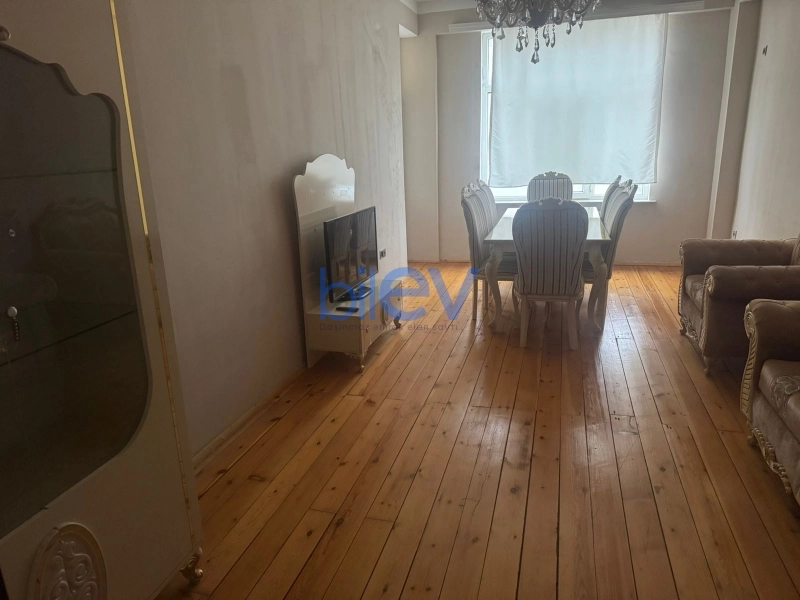 Aylıq Kirayə 3 otaqlı Yeni Tikili bina evi  121m², Bakı