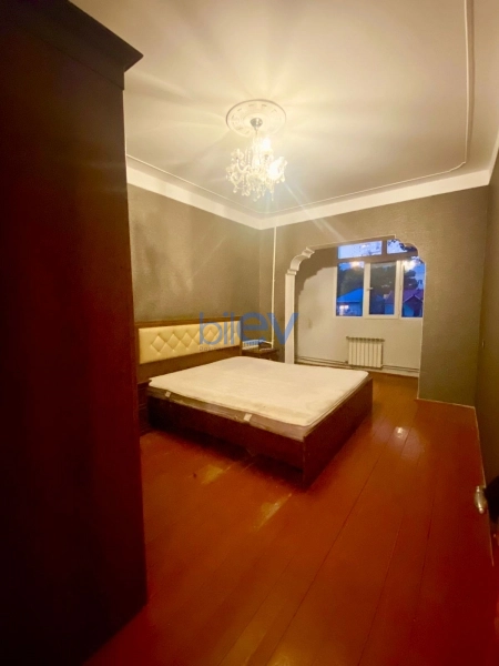 Aylıq Kirayə 3 otaqlı Köhnə Tikili bina evi  80m², Bakı