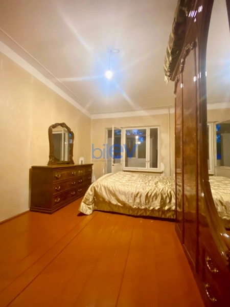 Aylıq Kirayə 3 otaqlı Köhnə Tikili bina evi  80m², Bakı