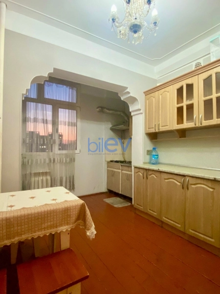 Aylıq Kirayə 3 otaqlı Köhnə Tikili bina evi  80m², Bakı