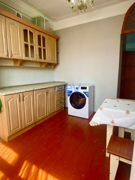 Aylıq Kirayə 3 otaqlı Köhnə Tikili bina evi  80m², Bakı