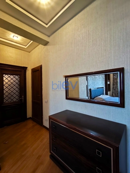 Aylıq Kirayə 3 otaqlı Yeni Tikili bina evi  150m², Bakı