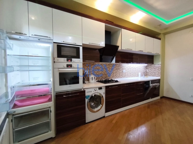 Aylıq Kirayə 3 otaqlı Yeni Tikili bina evi  150m², Bakı