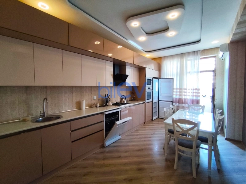 Aylıq Kirayə 2 otaqlı Yeni Tikili bina evi  105m², Bakı