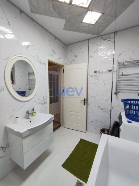 Aylıq Kirayə 2 otaqlı Yeni Tikili bina evi  105m², Bakı