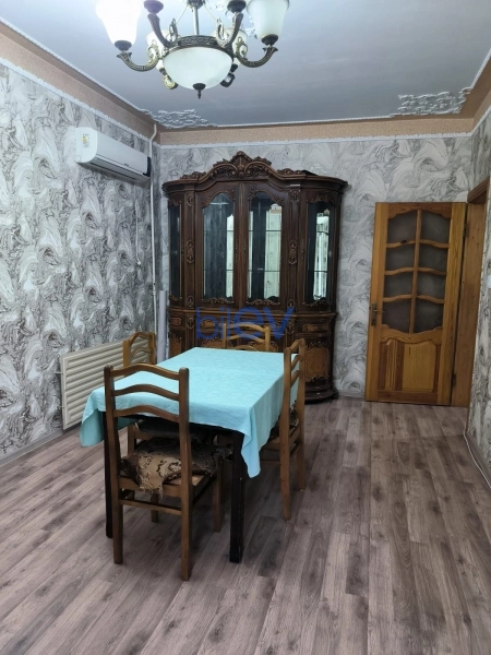 Aylıq Kirayə 3 otaqlı Köhnə Tikili bina evi  67m², Bakı