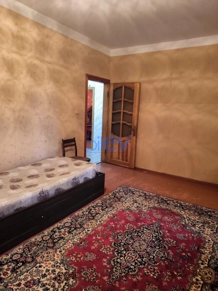 Aylıq Kirayə 3 otaqlı Köhnə Tikili bina evi  67m², Bakı
