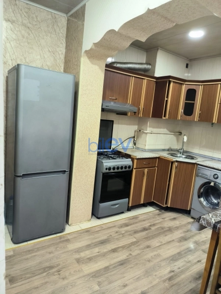 Aylıq Kirayə 3 otaqlı Köhnə Tikili bina evi  67m², Bakı