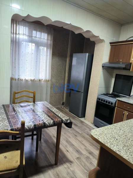Aylıq Kirayə 3 otaqlı Köhnə Tikili bina evi  67m², Bakı