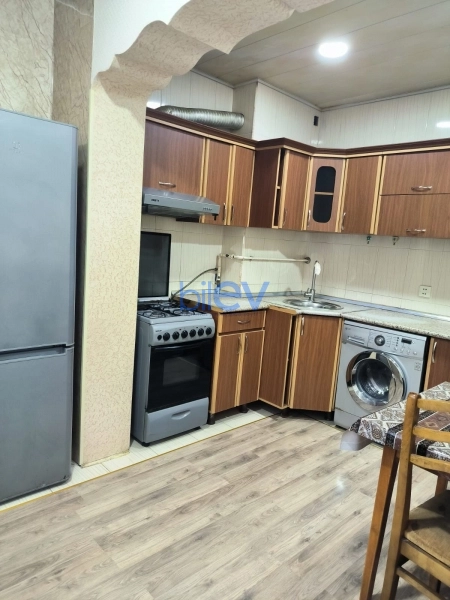 Aylıq Kirayə 3 otaqlı Köhnə Tikili bina evi  67m², Bakı