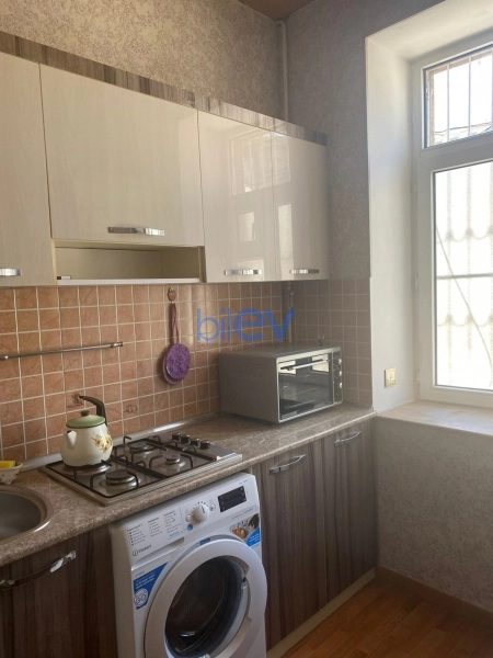 Aylıq Kirayə 3 otaqlı Köhnə Tikili bina evi  100m², Bakı