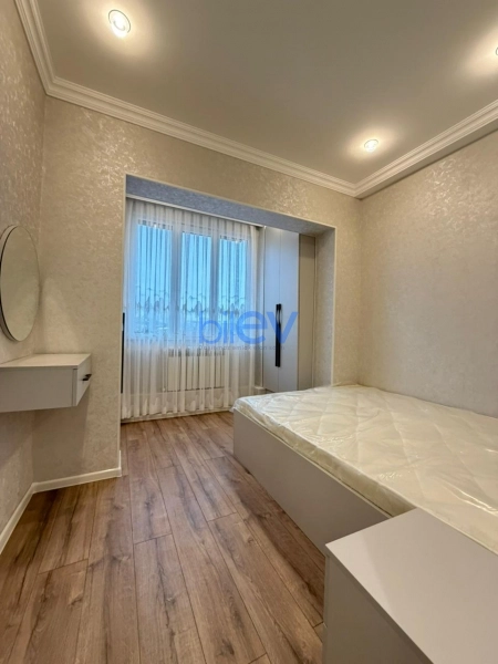 Satış 1 otaqlı Köhnə Tikili bina evi  42m², Bakı