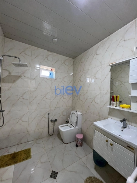 Satış 8 otaqlı Həyət evi  240m², Bakı