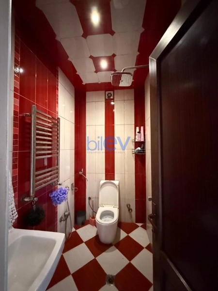 Satış 7 otaqlı Həyət evi  240m², Bakı