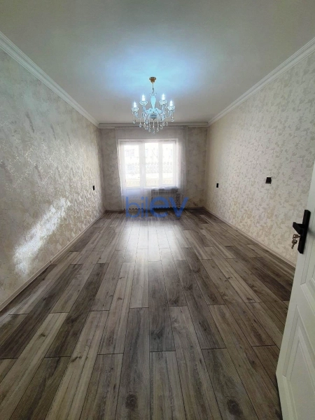 Satış 3 otaqlı Köhnə Tikili bina evi  70m², Bakı