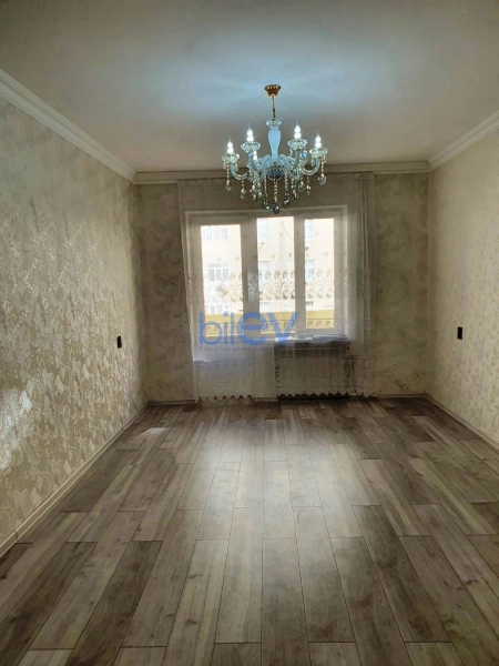 Satış 3 otaqlı Köhnə Tikili bina evi  70m², Bakı