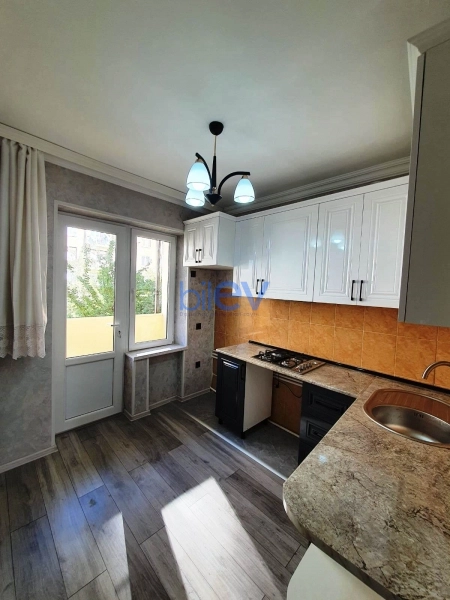 Satış 3 otaqlı Köhnə Tikili bina evi  70m², Bakı