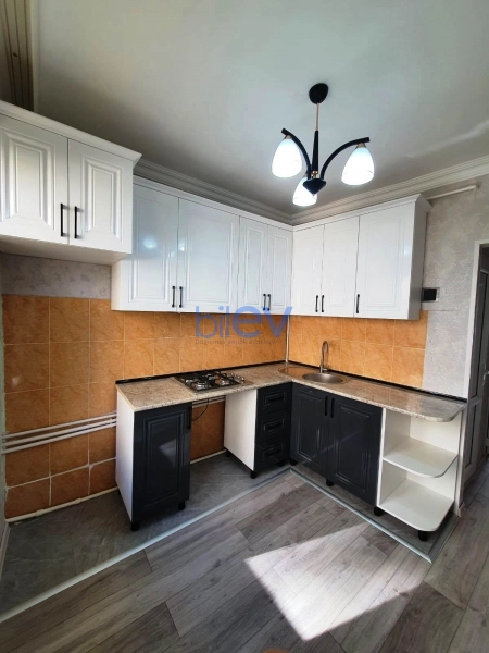 Satış 3 otaqlı Köhnə Tikili bina evi  70m², Bakı
