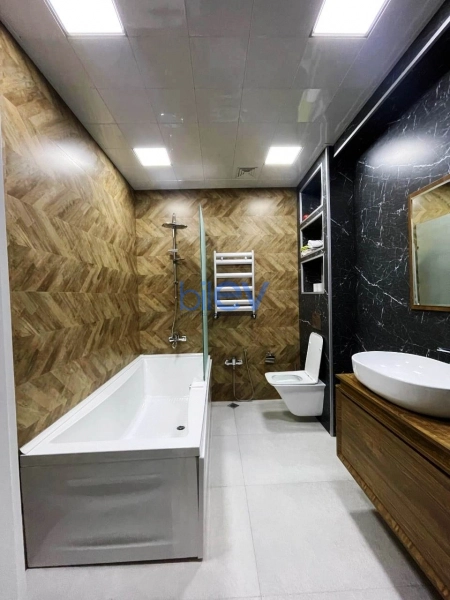 Satış 3 otaqlı Yeni Tikili bina evi  131m², Bakı