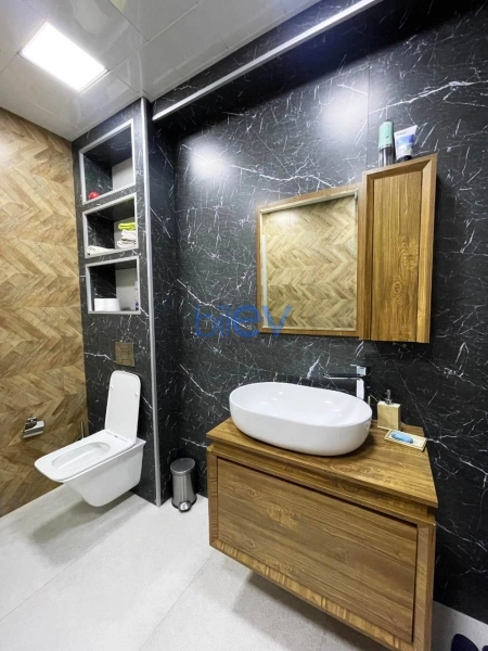 Satış 3 otaqlı Yeni Tikili bina evi  131m², Bakı