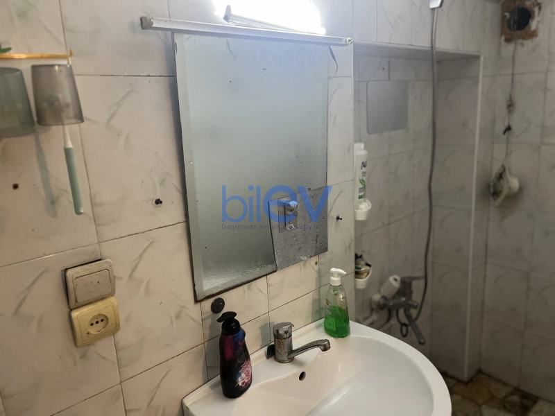 Satış 2 otaqlı Köhnə Tikili bina evi  80m², Bakı