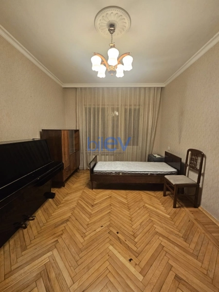 Aylıq Kirayə 4 otaqlı Köhnə Tikili bina evi  120m², Bakı