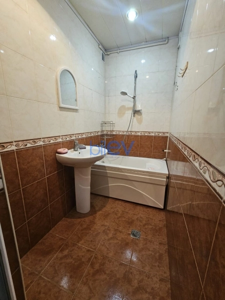 Aylıq Kirayə 4 otaqlı Köhnə Tikili bina evi  120m², Bakı